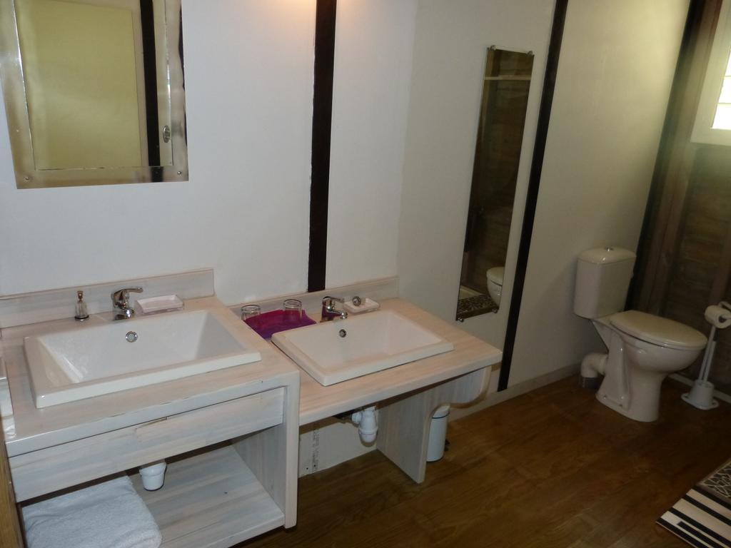 Hotel Le Bougainvillier Blanc à Pointe-Noire Extérieur photo